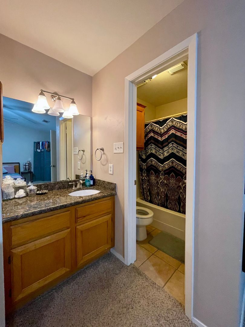 Building Photo - END OF JULY PRE-LEASE  2 Bed, 2.5 Bath Condo Near Campus On Bus Route!