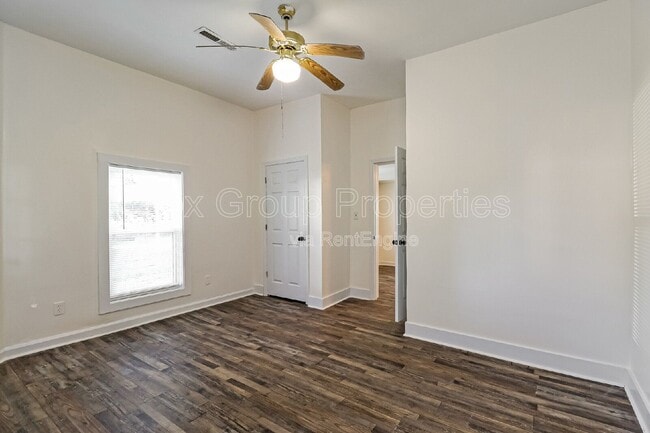 Building Photo - 709 S Davis Ave