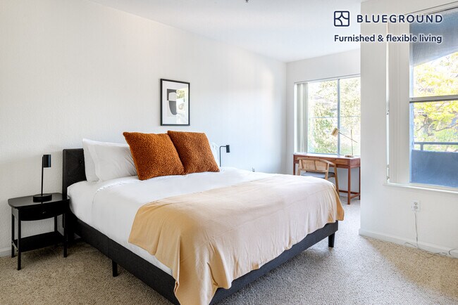 Building Photo - 1170 Beethoven Common
