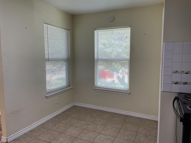 Building Photo - 4606 Nesbitt Dr