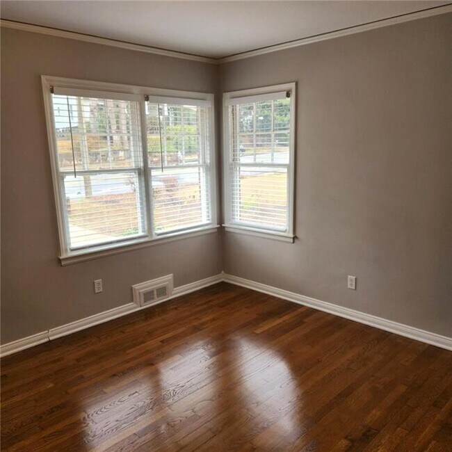 Building Photo - 1049 Ormewood Ave SE