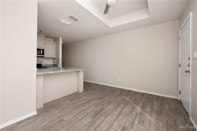 Building Photo - 1105 W Kennedy St