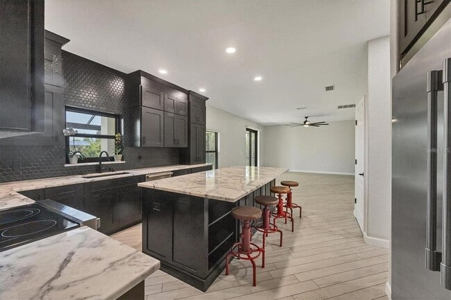 Building Photo - 15530 Aqua Cir