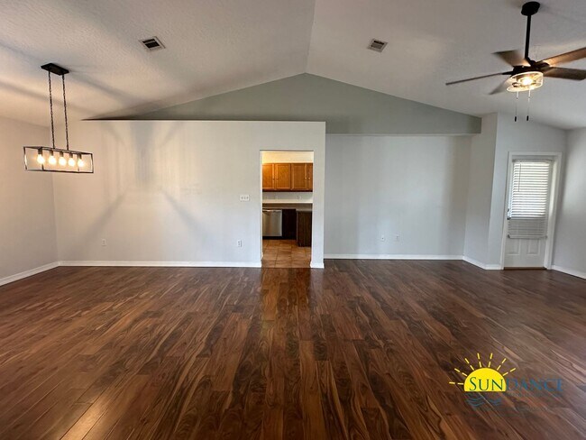 Building Photo - Pet Friendly Charming 3-Bedroom Home in Navarre!