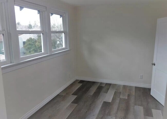 Building Photo - 487 Scenic Dr