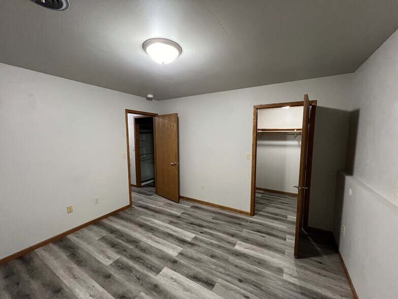 Building Photo - 113 Edwards St