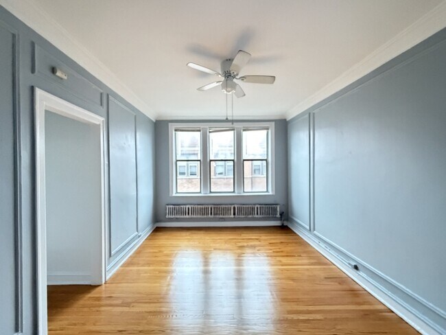 Building Photo - 1369 W Estes Ave