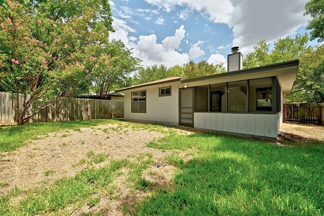 Building Photo - 10612 Watchful Fox Dr