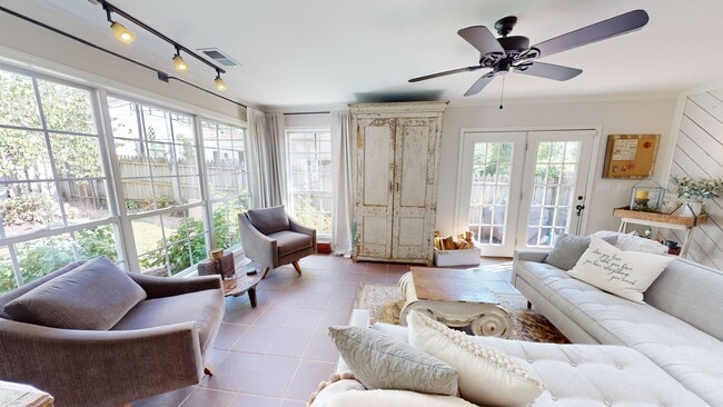 Building Photo - Sylvan Park Fully Furnished Home and Guest House-Shorter Term Leases Available!