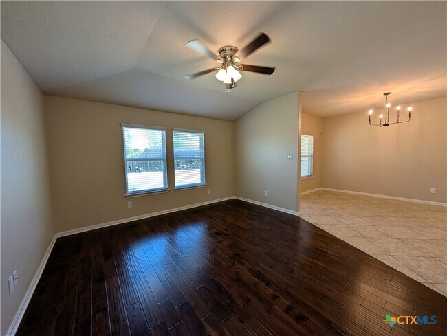 Building Photo - 1337 Lauren St