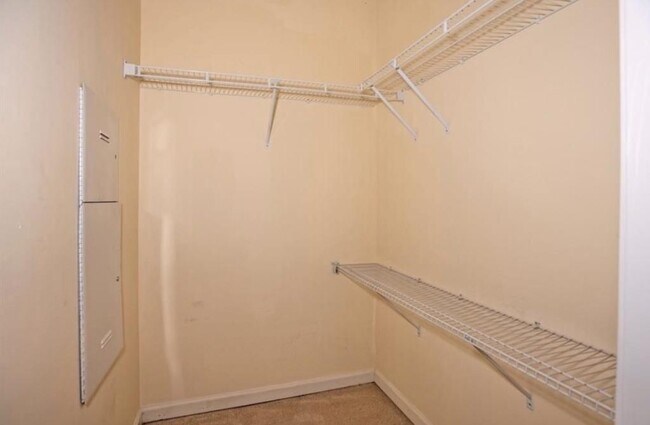 Building Photo - 870 Mayson Turner Rd NW