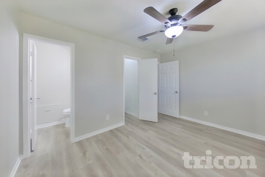 Building Photo - 4427 Oakside Dr