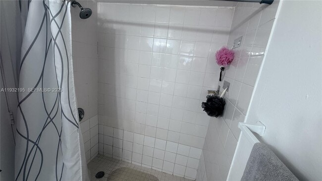 Building Photo - 8860 Fontainebleau Blvd