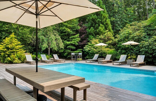 Building Photo - 8 Fox Glove Rd