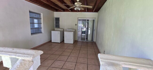 Building Photo - 2787 SW 34th Ct