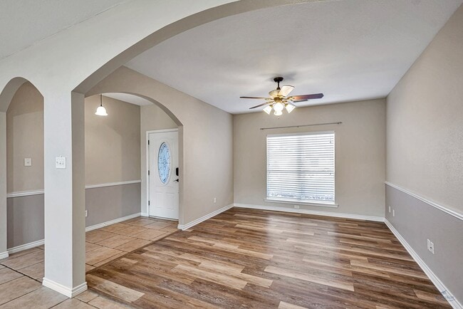 Building Photo - 5409 San Saba Ct