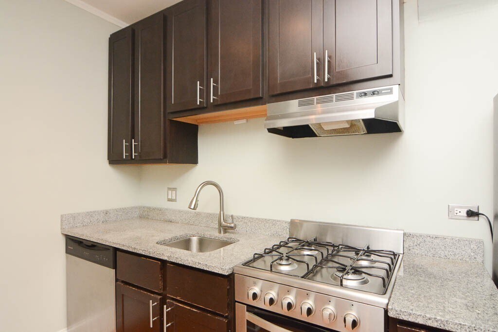 Building Photo - 4725 N Hermitage Ave