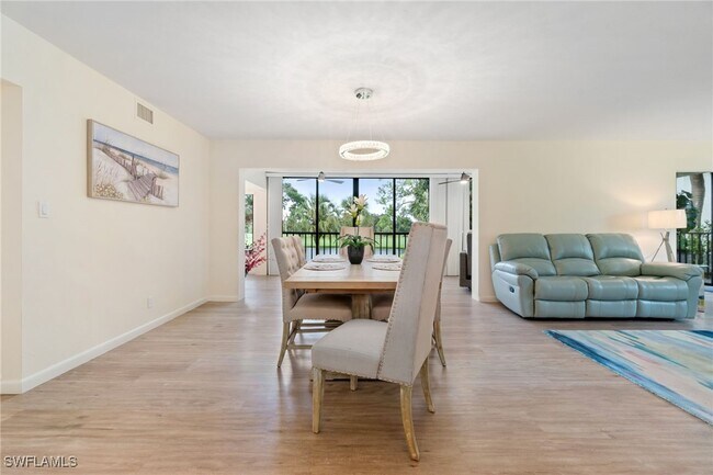 Building Photo - 425 Wildwood Ln