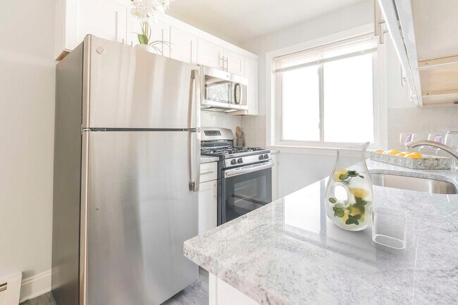 Building Photo - Bellmore Manor Gardens