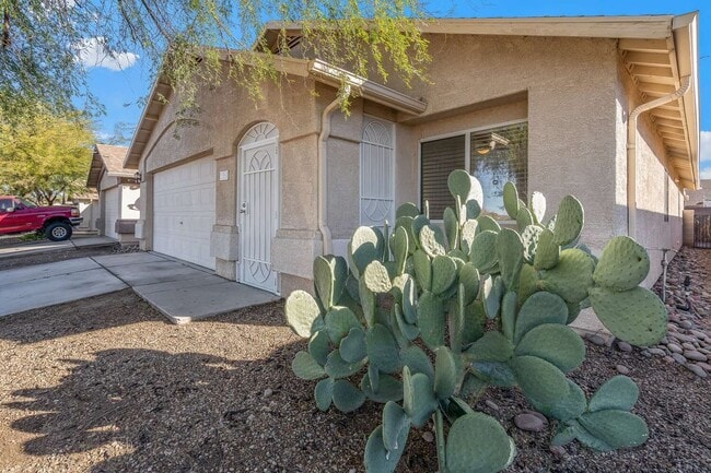 Building Photo - 6653 S Via Vista De Santa Cruz