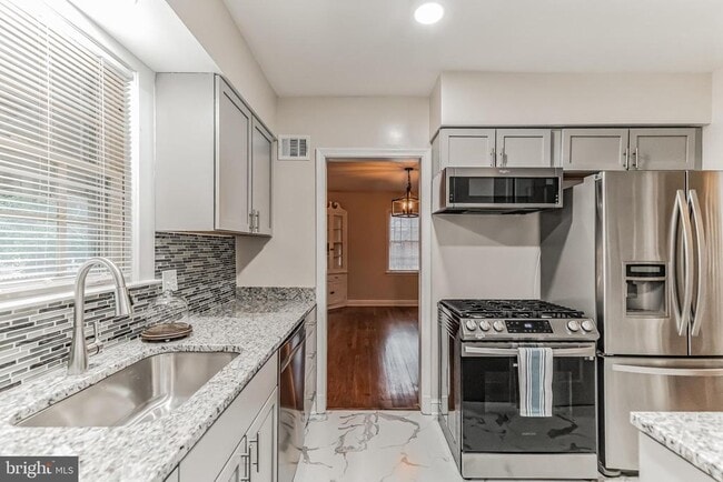 Building Photo - 440 N Nelson St