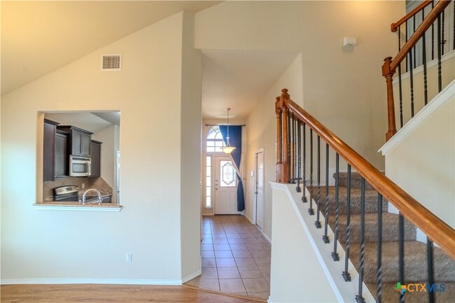 Building Photo - 6604 Katy Creek Ln