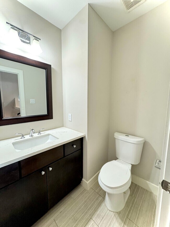 Building Photo - 1613 Milby St