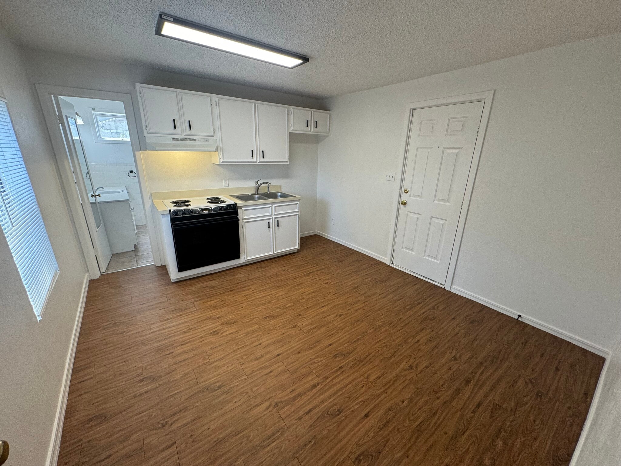 Building Photo - 2423 26th St