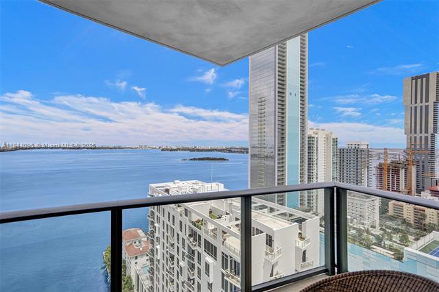 Building Photo - 460 NE 28th St