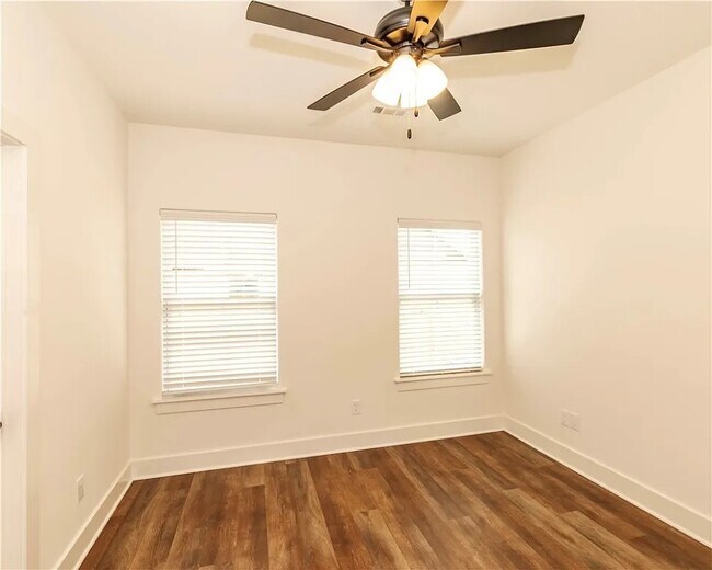 Building Photo - 162 Nebo St