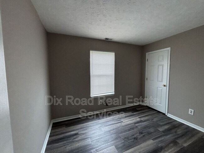 Building Photo - 490 Peyton Dr