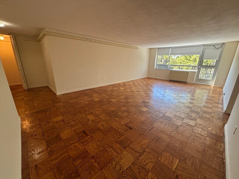 Building Photo - 80 Monmouth St