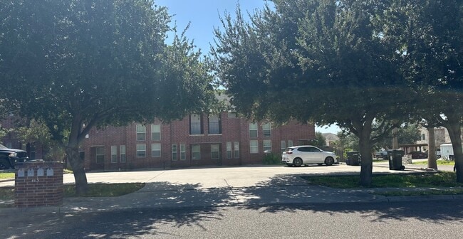 Building Photo - 413 S 49th St