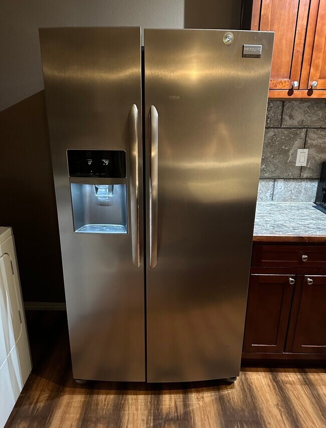 Building Photo - 1649 S State St