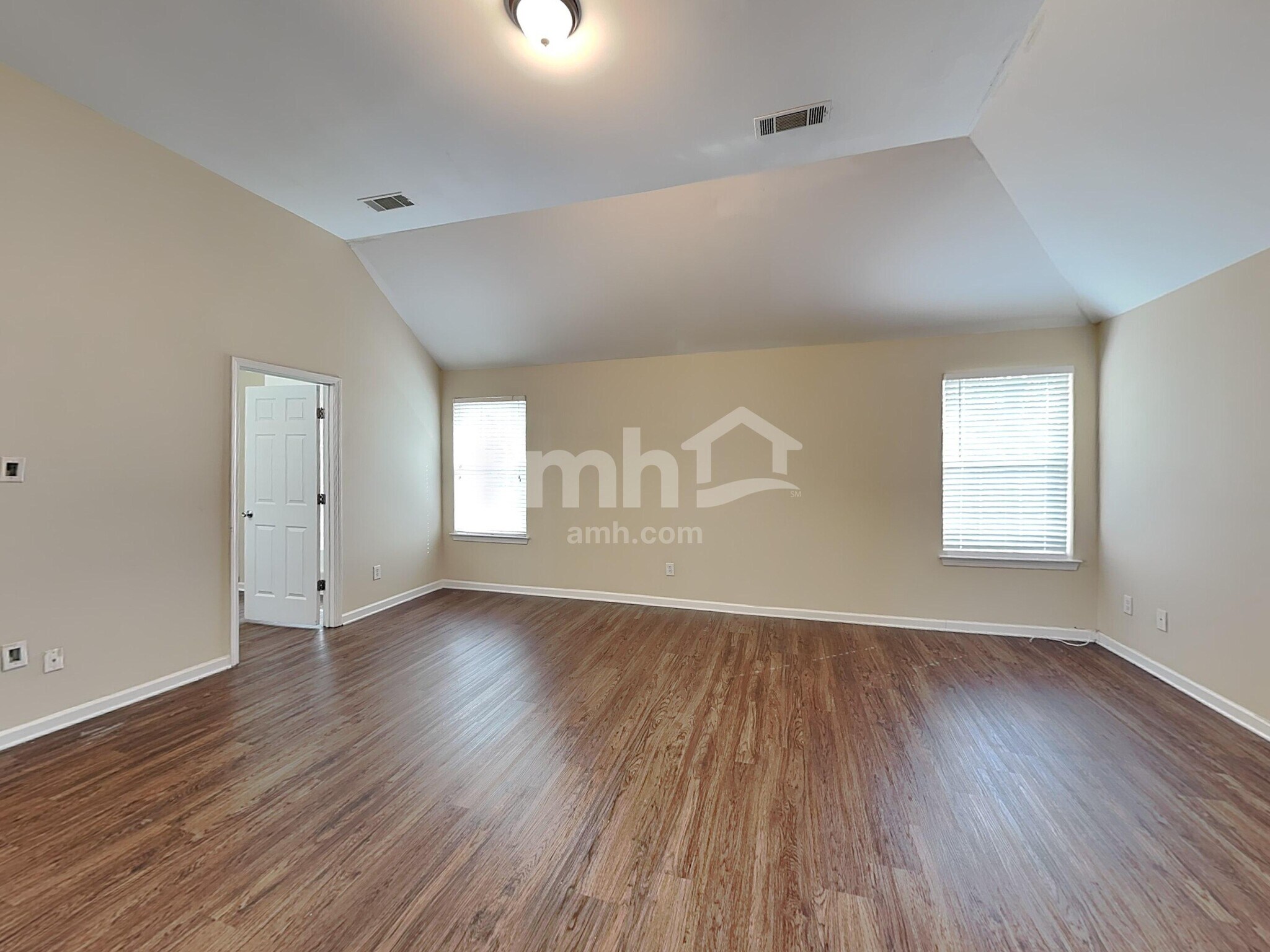 Building Photo - 3511 Umatilla Ln SW