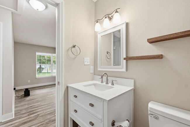 Building Photo - 254 Iris Ln