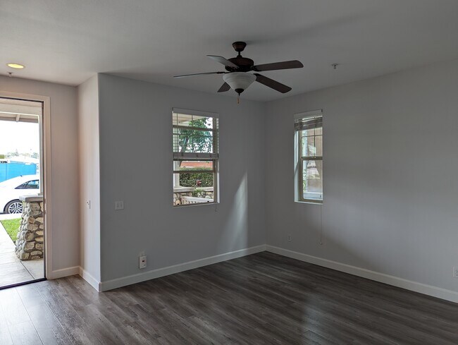 Den - 305 W Duarte Rd