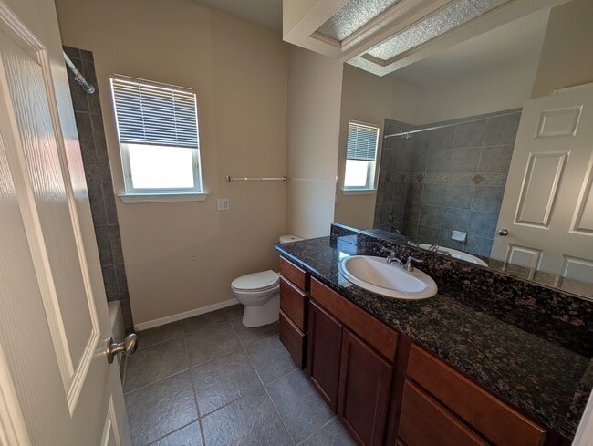 Building Photo - 5803 London Dr