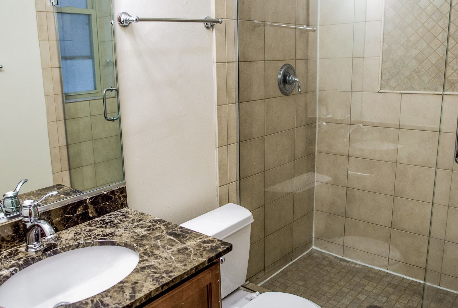 Building Photo - 849 W Wellington Ave