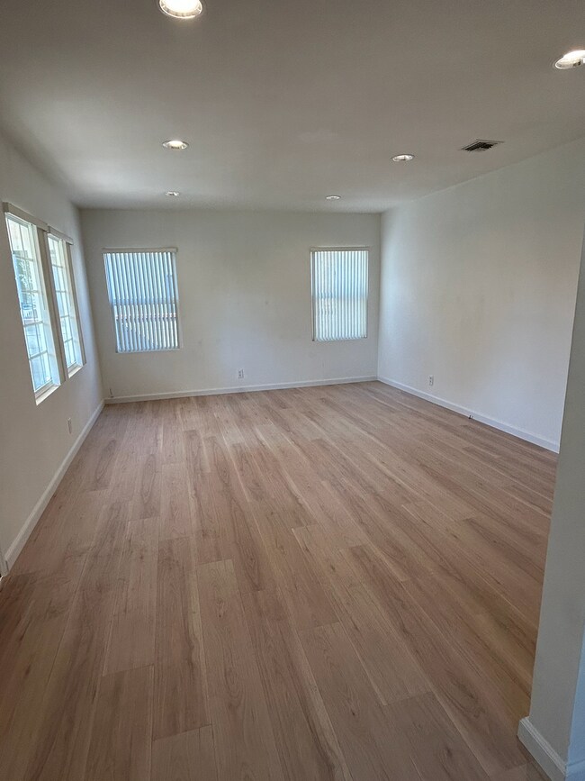 Building Photo - 5008 Newcastle Ave
