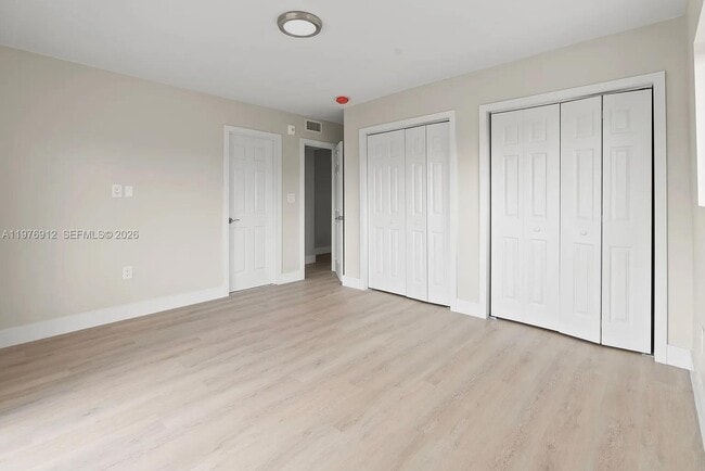 Building Photo - 1101 NE 80th St