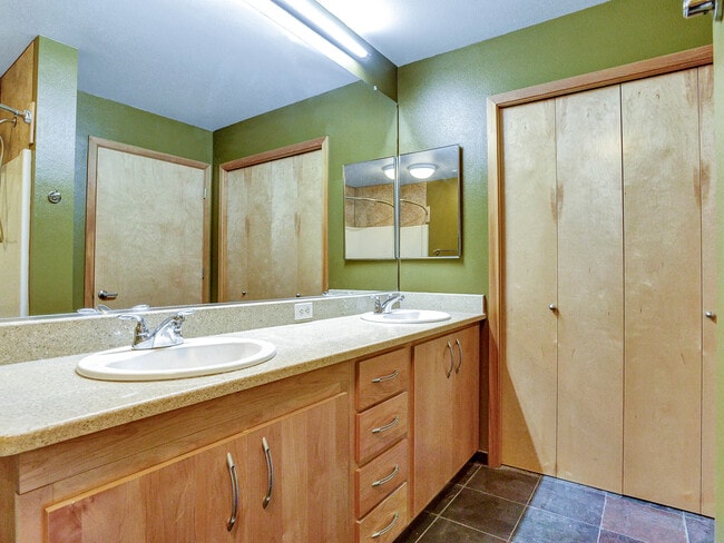 Building Photo - 1125 NW 9th Ave