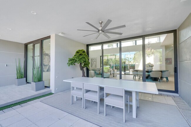 Building Photo - 4011 Bayview Dr