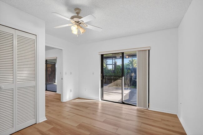 Building Photo - 3004 SE Round Table Dr