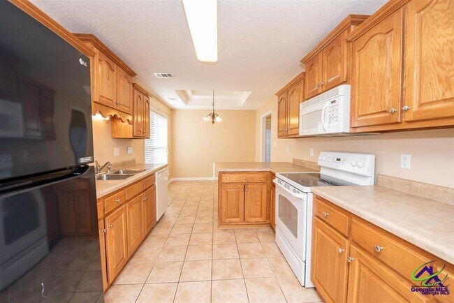 Building Photo - 122 Emberly Ln