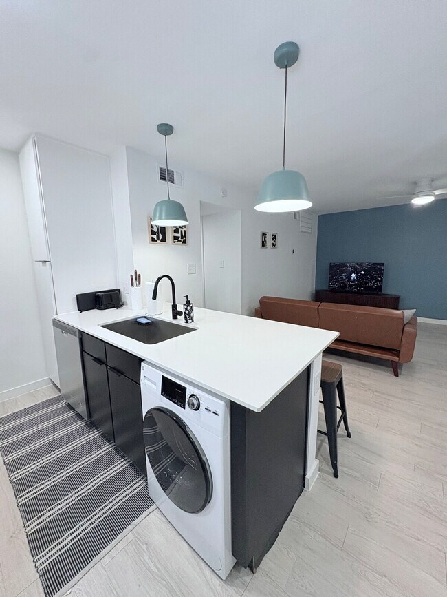 Building Photo - 1317 Newning Ave