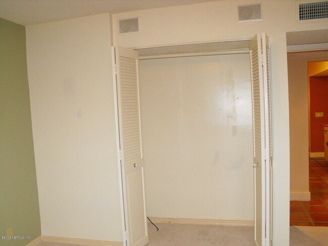 Building Photo - 1565 Le Baron Ave