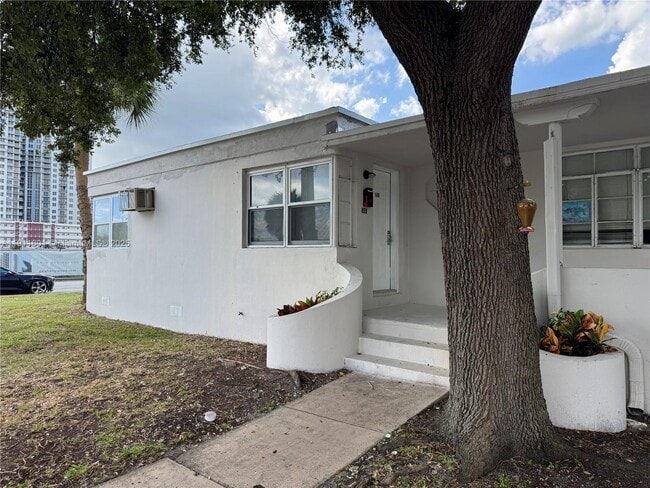 Building Photo - 1711 Fillmore St