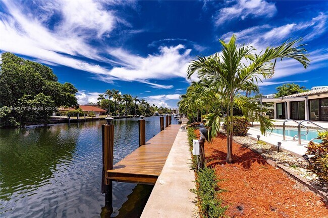 Building Photo - 636 Hibiscus Dr