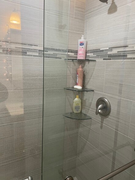 1st Floor Bathroom - 34 Eaves Mill Rd